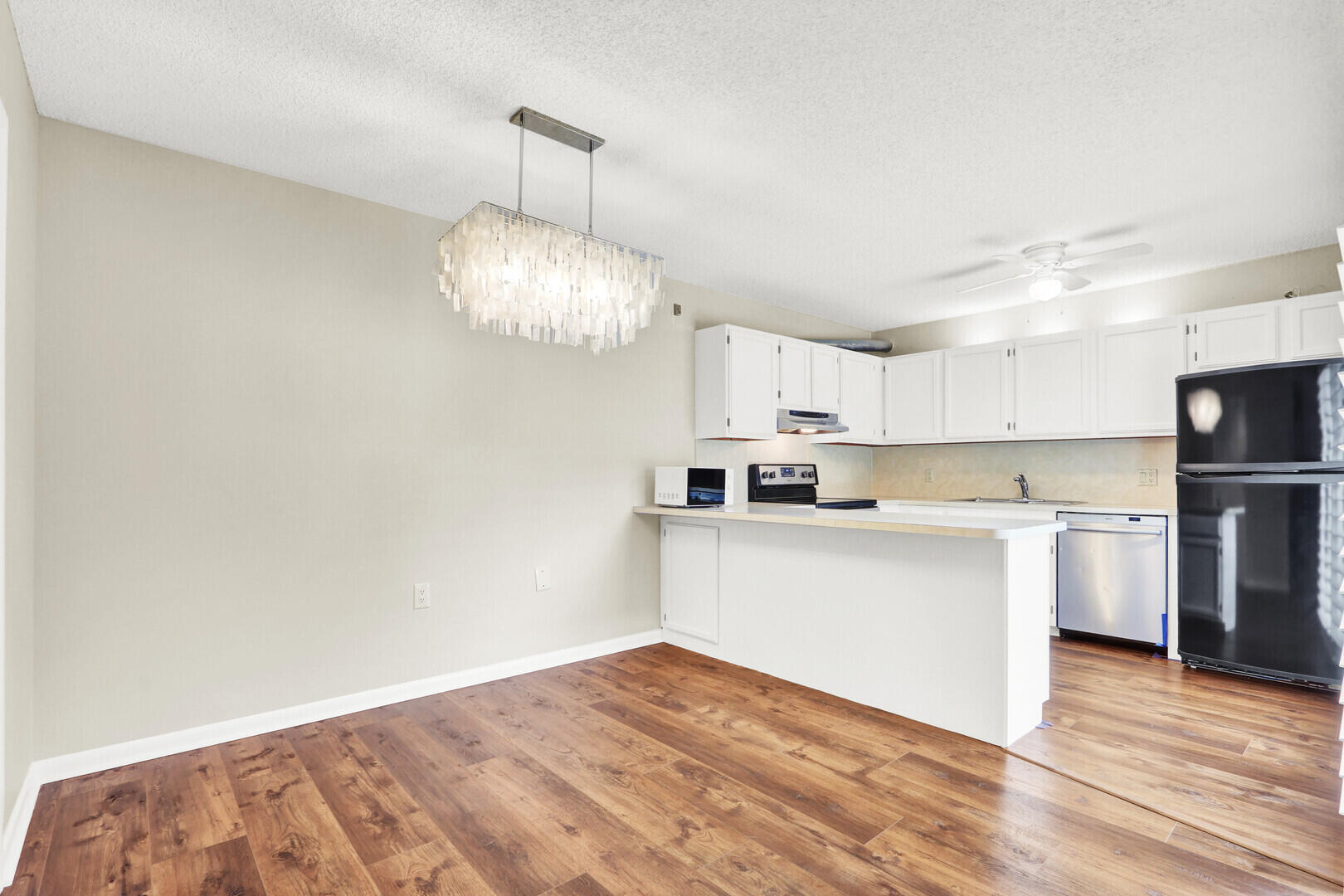 EMERALD LAKES - Residential