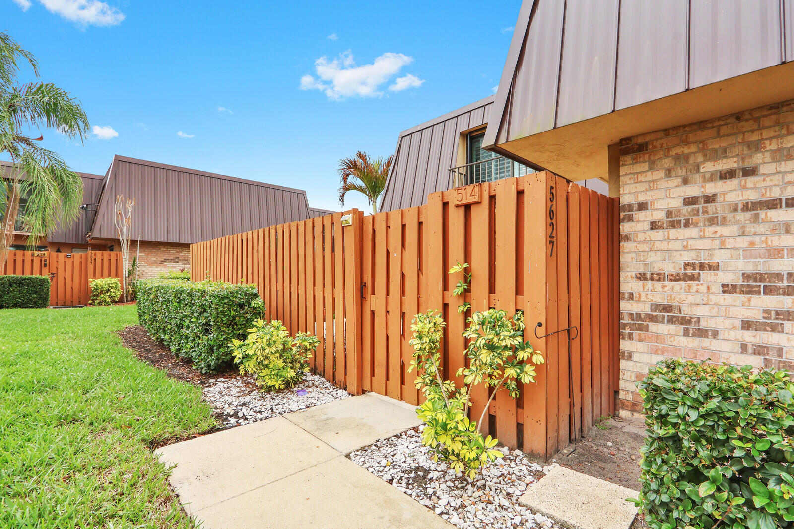 EMERALD LAKES - Residential