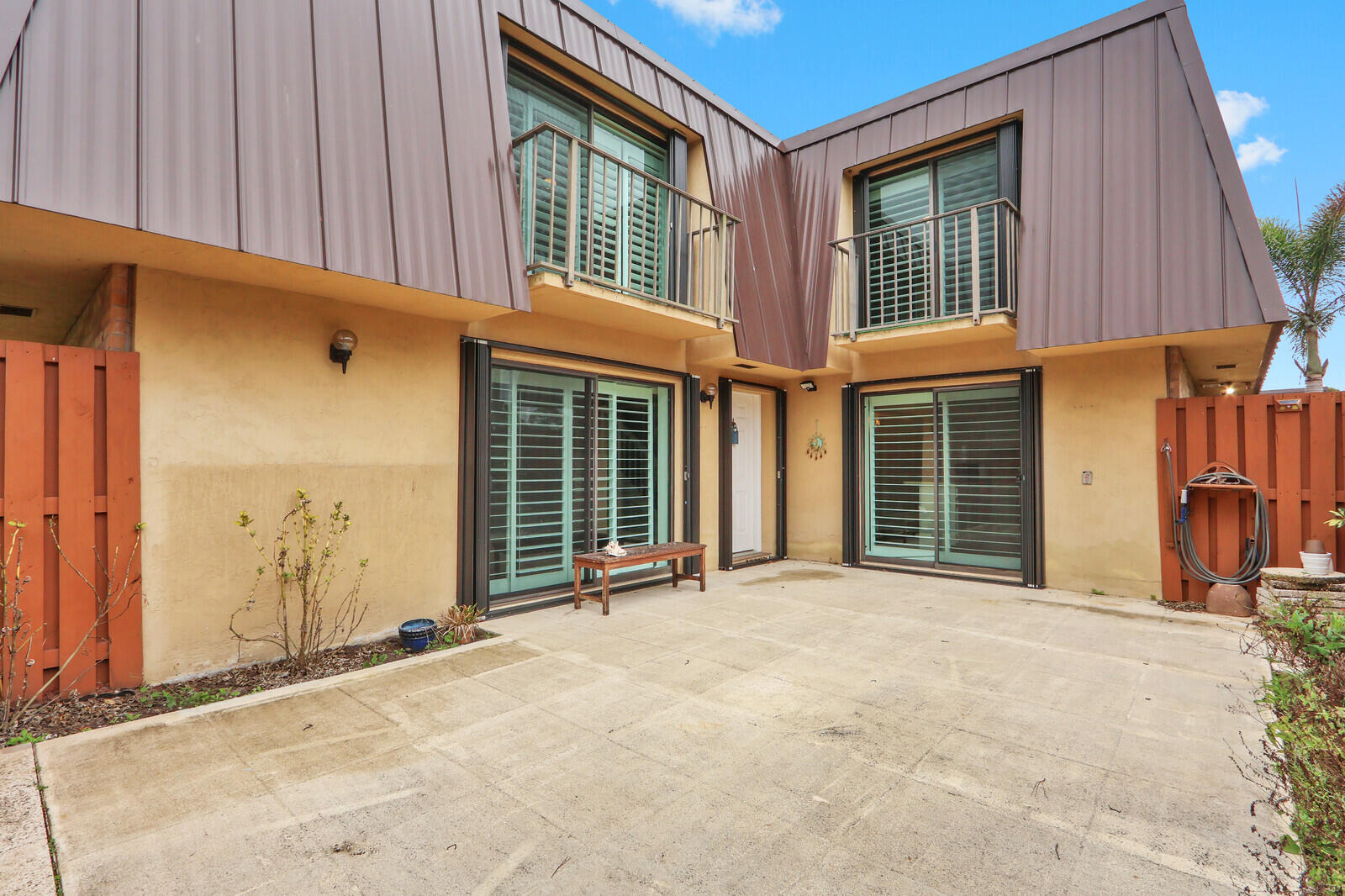 EMERALD LAKES - Residential