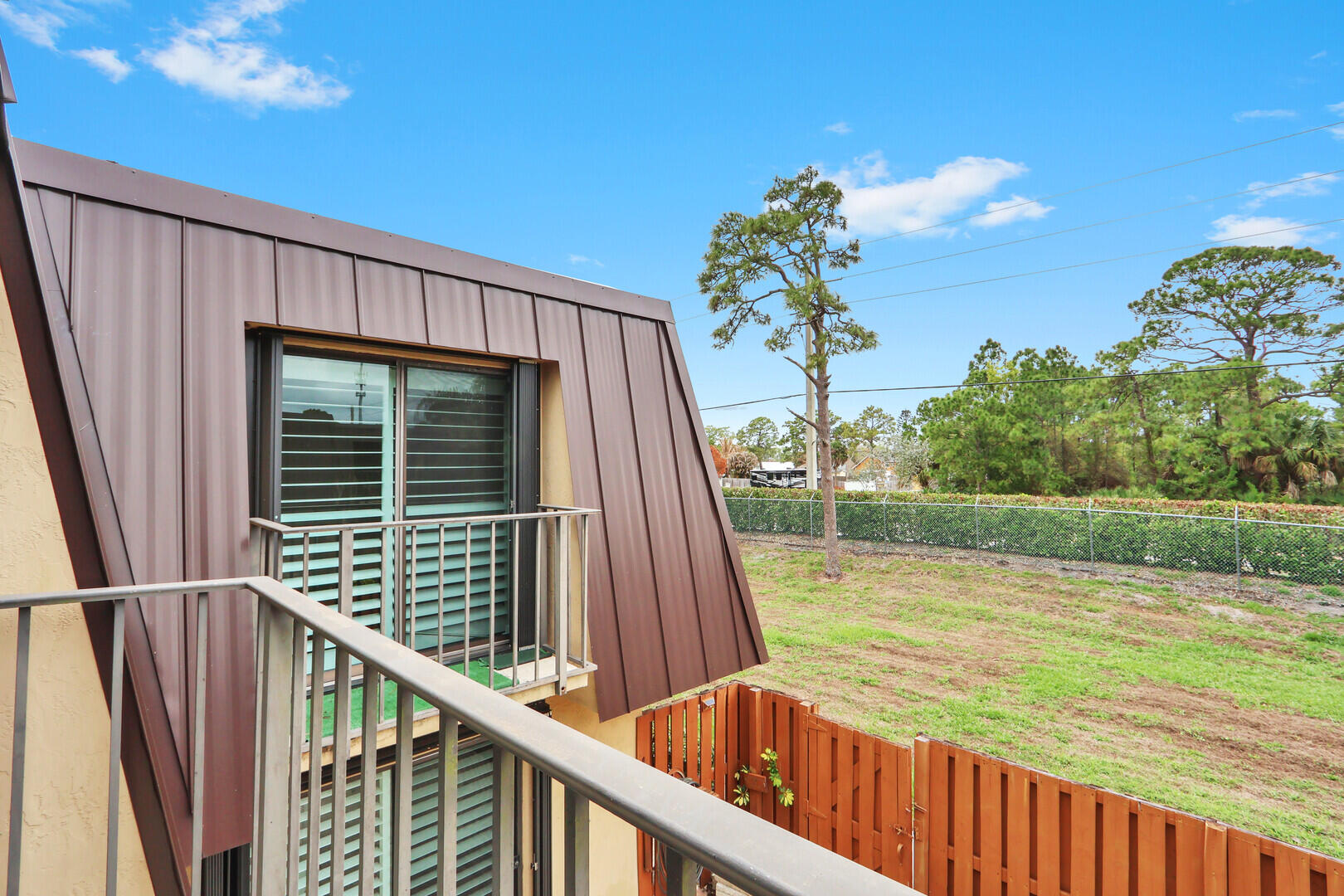 EMERALD LAKES - Residential