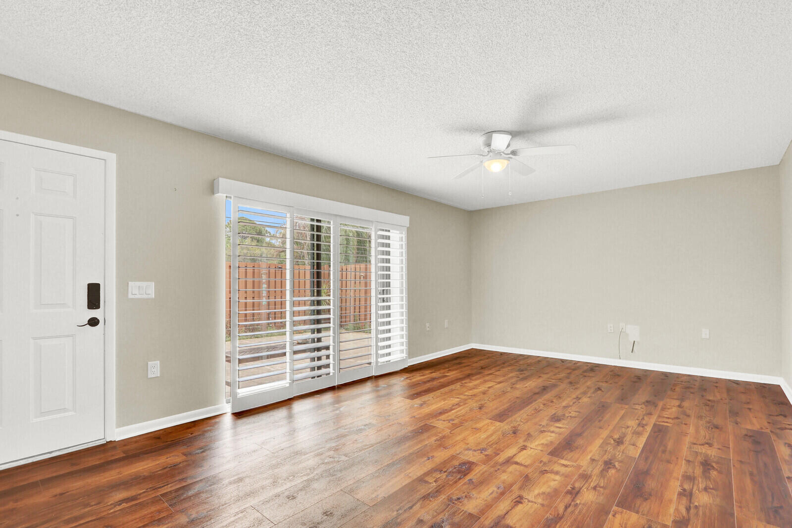 EMERALD LAKES - Residential