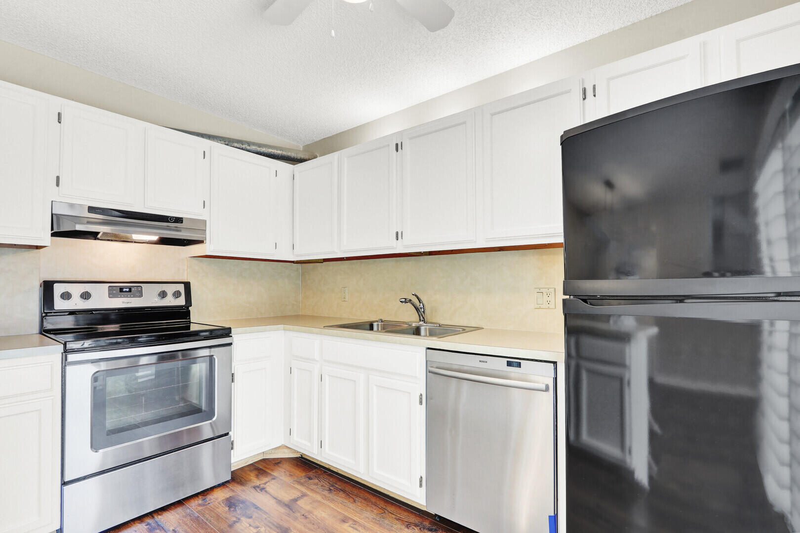 EMERALD LAKES - Residential