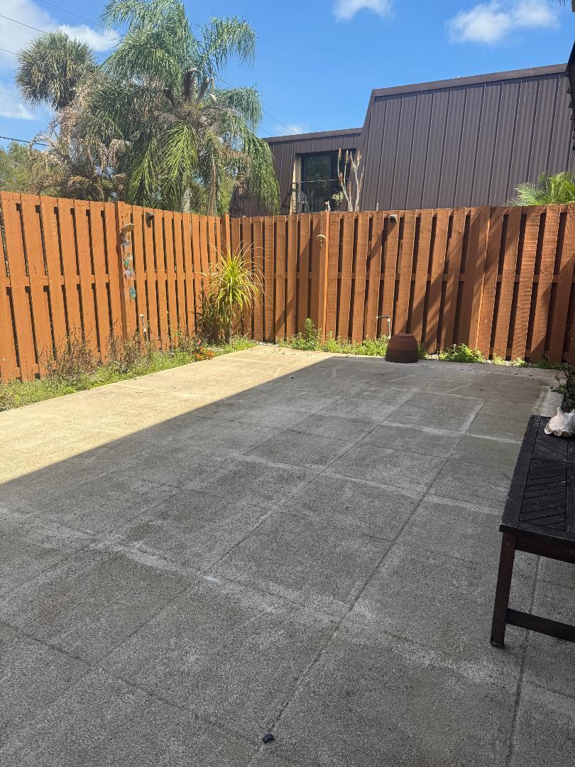 EMERALD LAKES - Residential