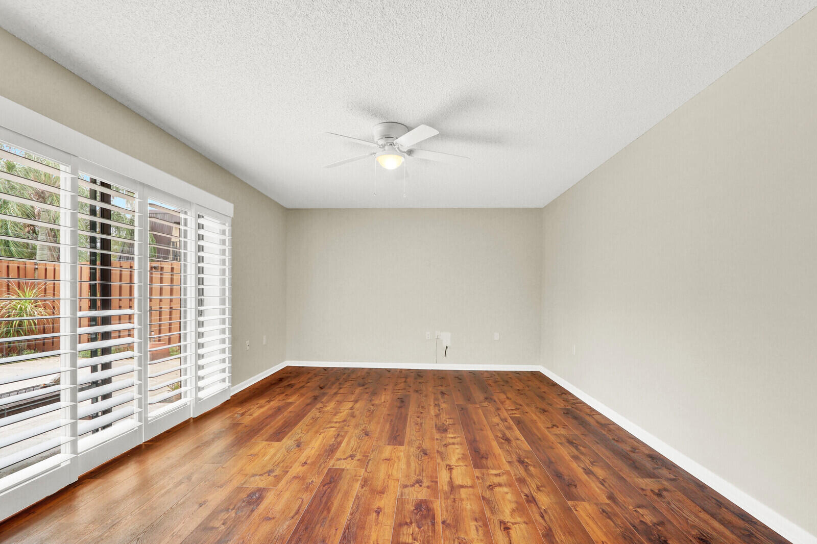 EMERALD LAKES - Residential