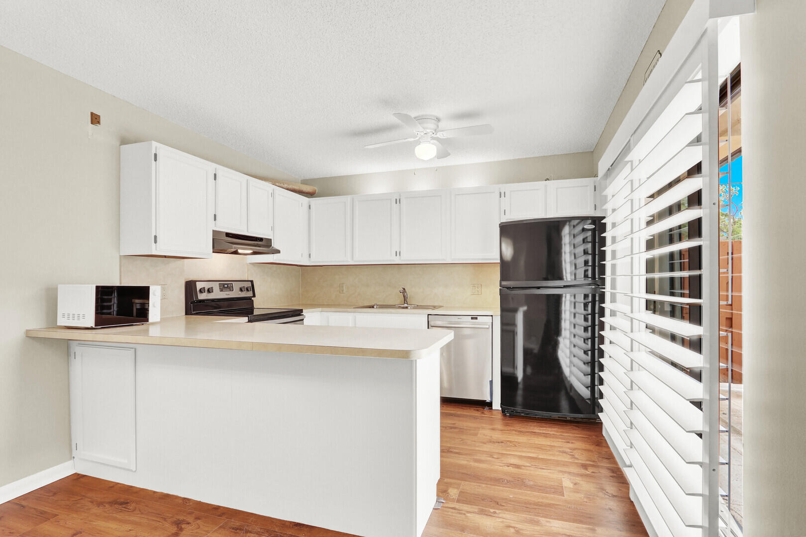 EMERALD LAKES - Residential