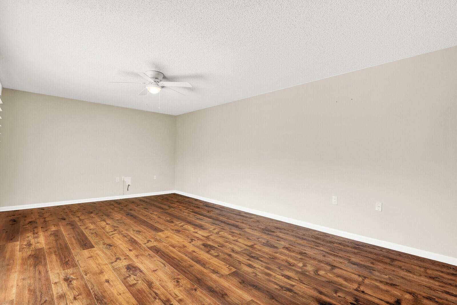 EMERALD LAKES - Residential