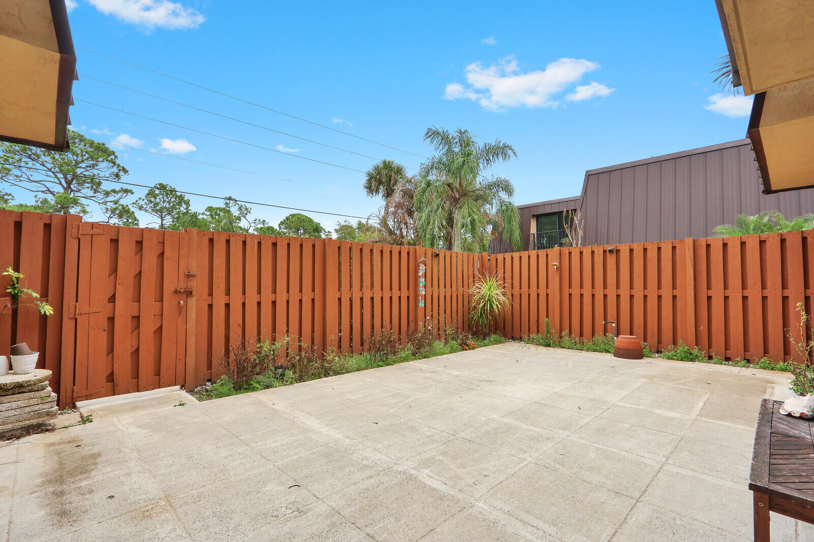 EMERALD LAKES - Residential