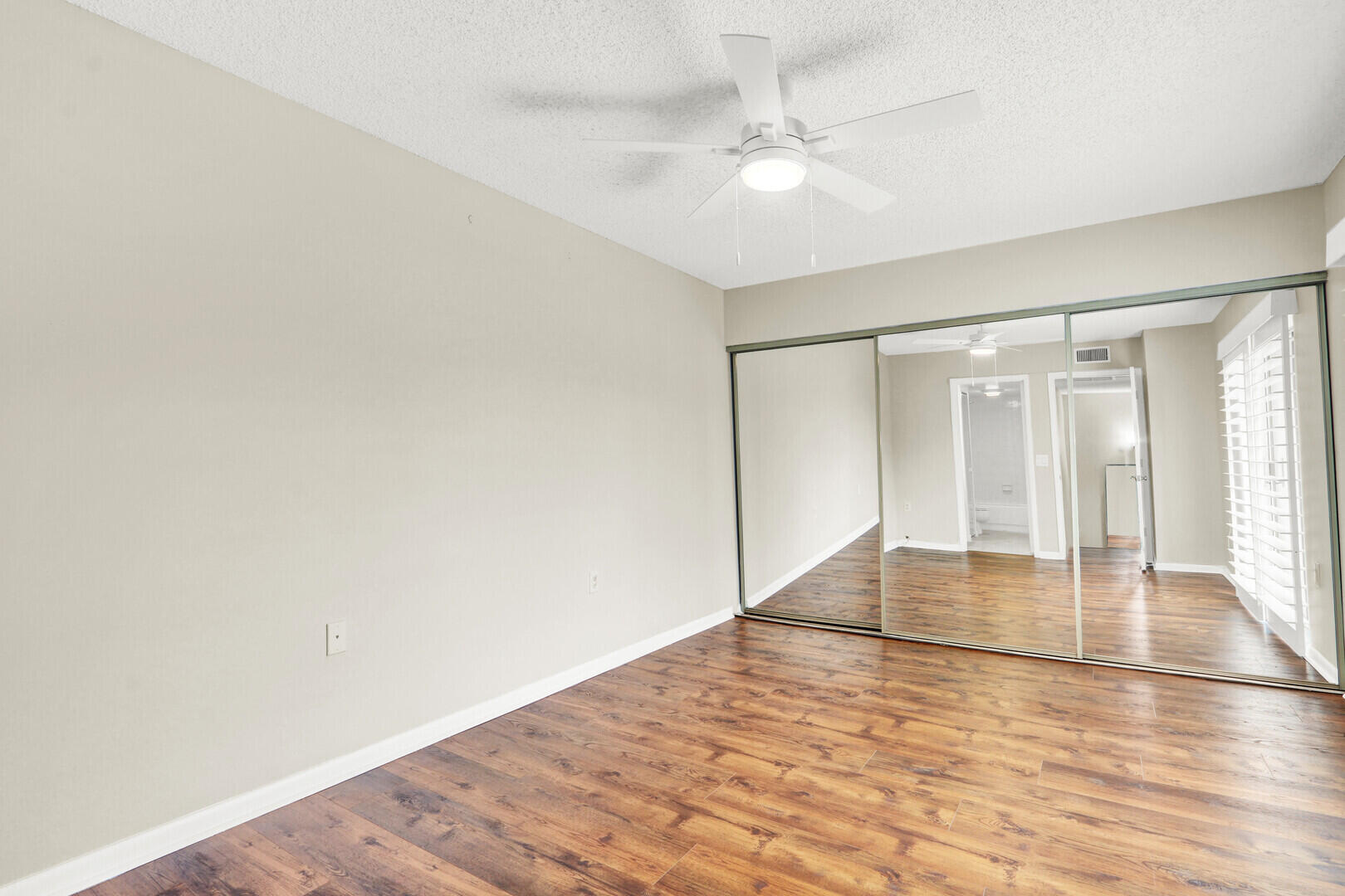 EMERALD LAKES - Residential