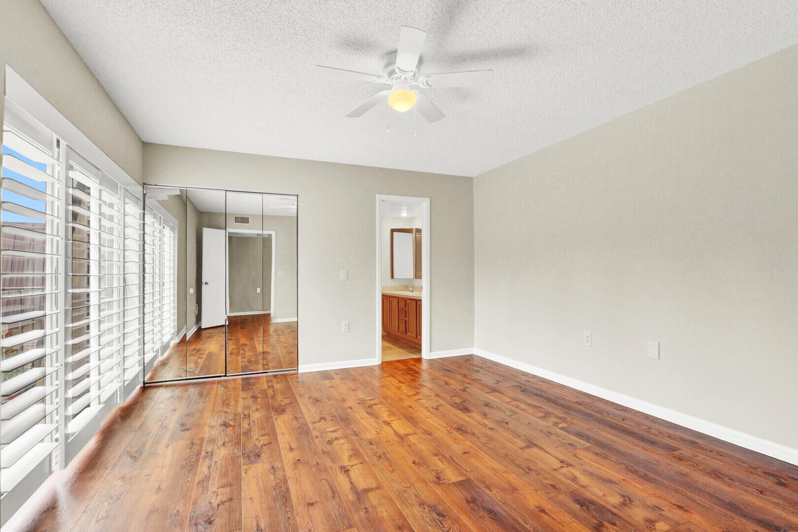 EMERALD LAKES - Residential