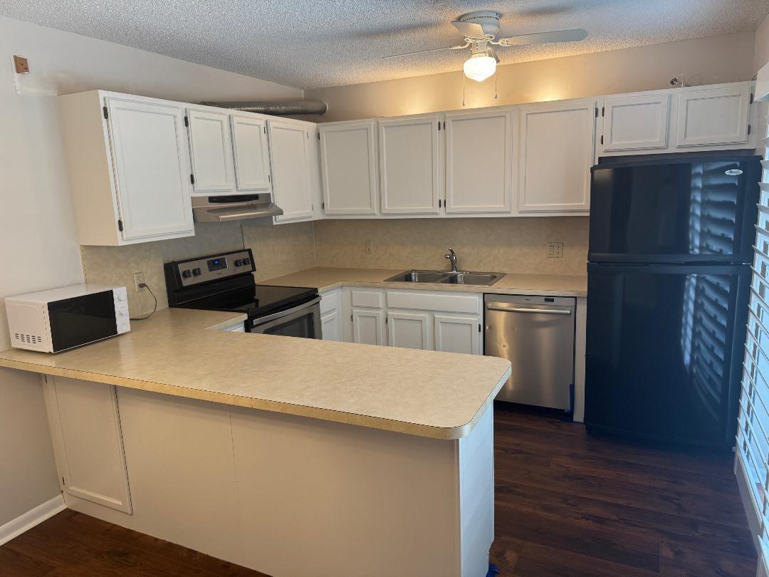 EMERALD LAKES - Residential