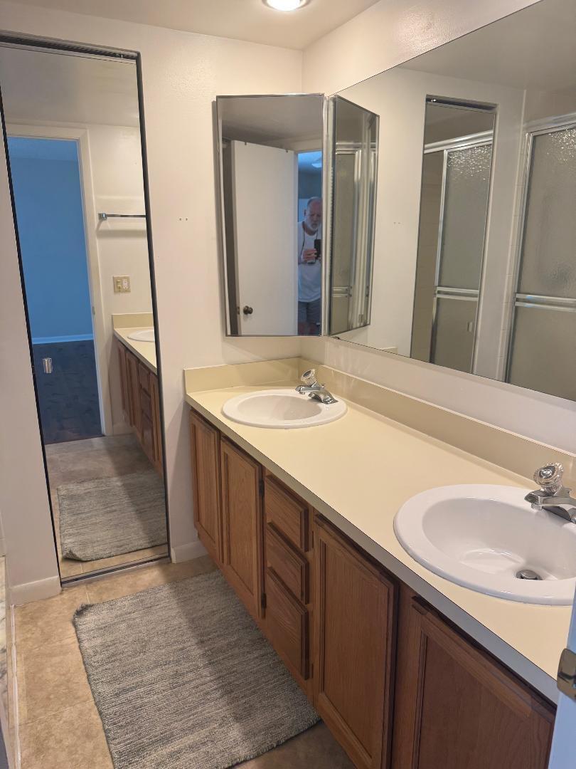 EMERALD LAKES - Residential