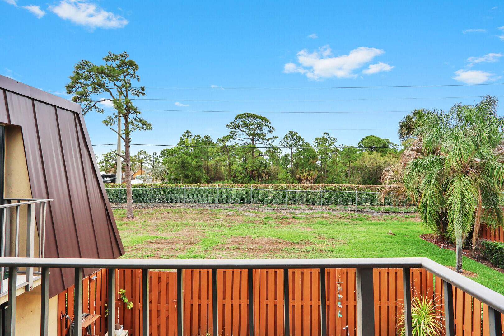 EMERALD LAKES - Residential