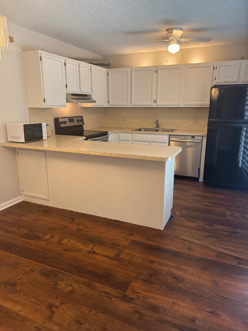 EMERALD LAKES - Residential