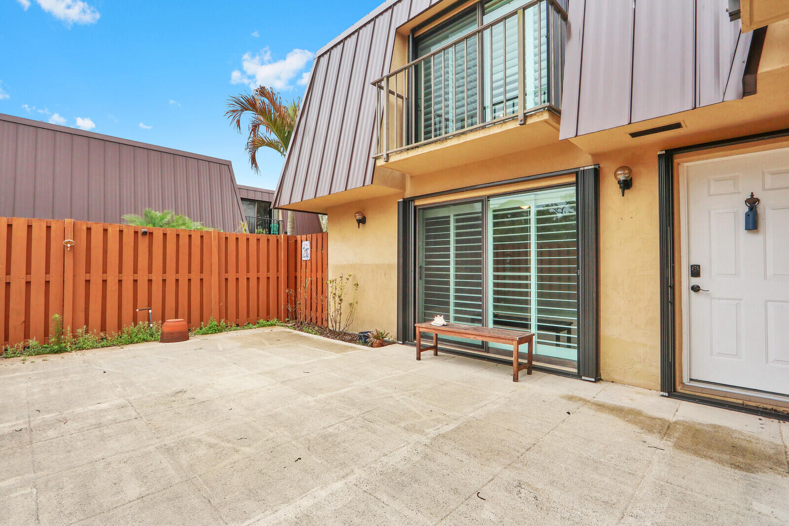 EMERALD LAKES - Residential