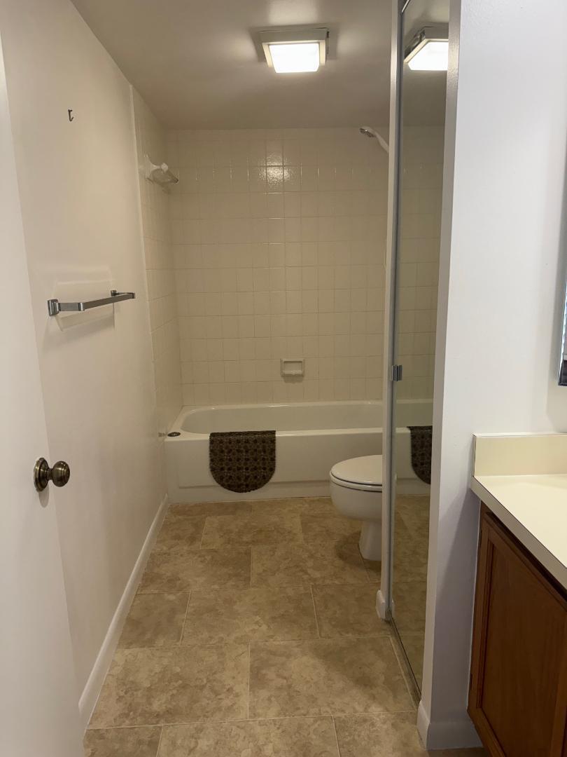 EMERALD LAKES - Residential