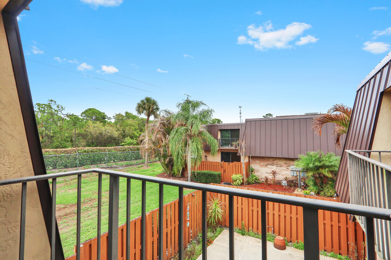 EMERALD LAKES - Residential