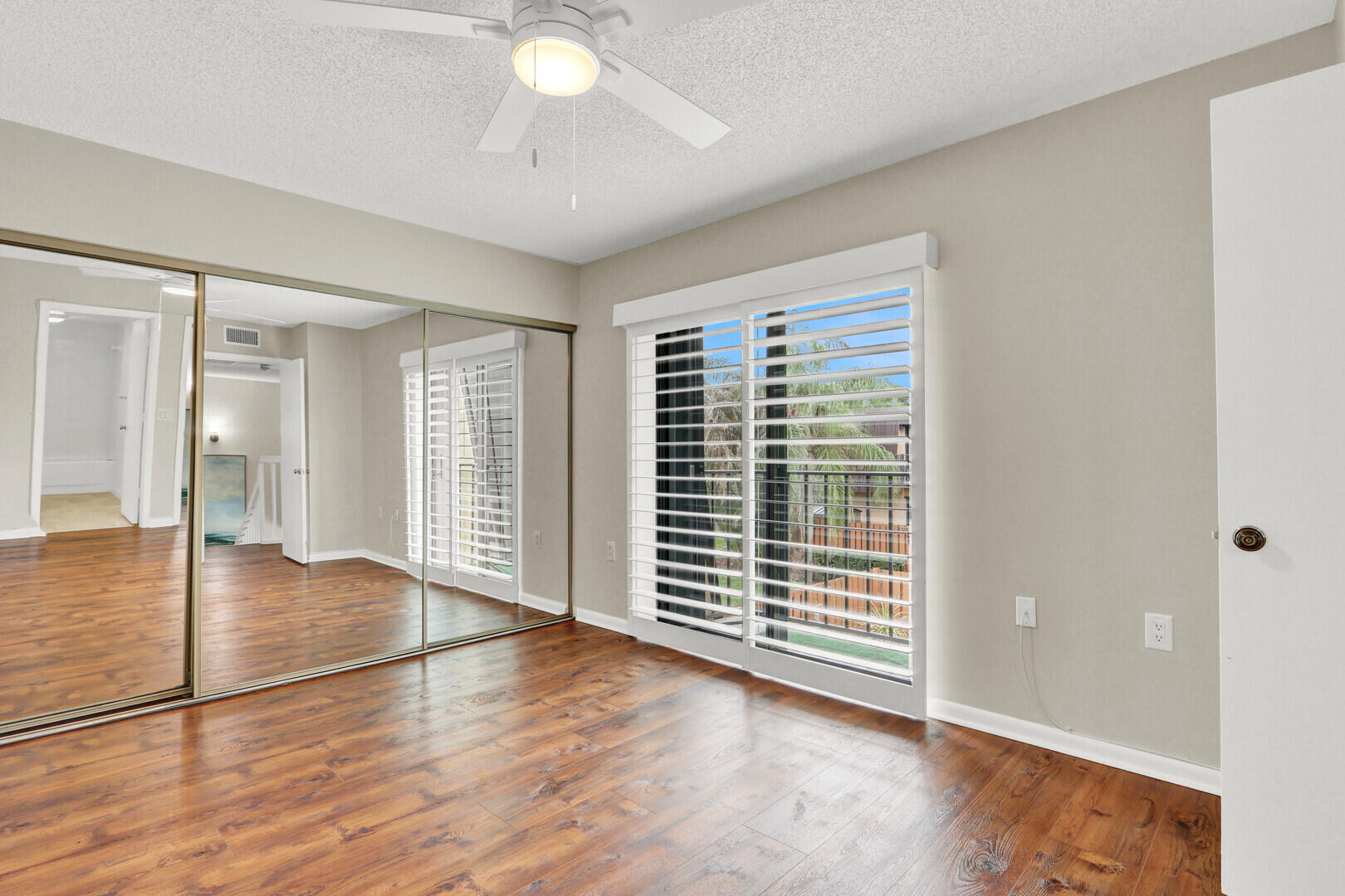 EMERALD LAKES - Residential