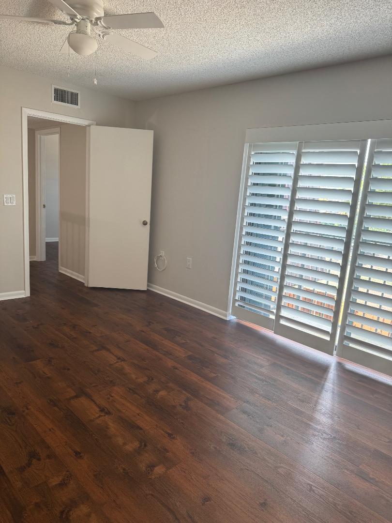 EMERALD LAKES - Residential