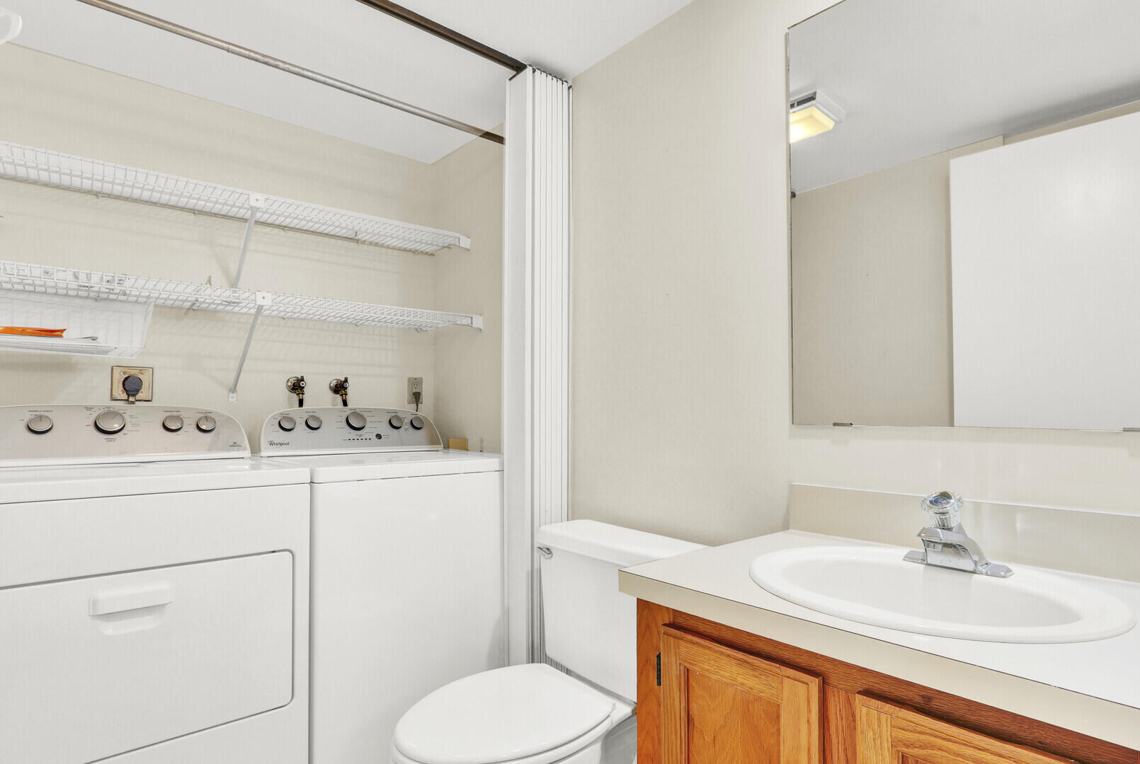 EMERALD LAKES - Residential