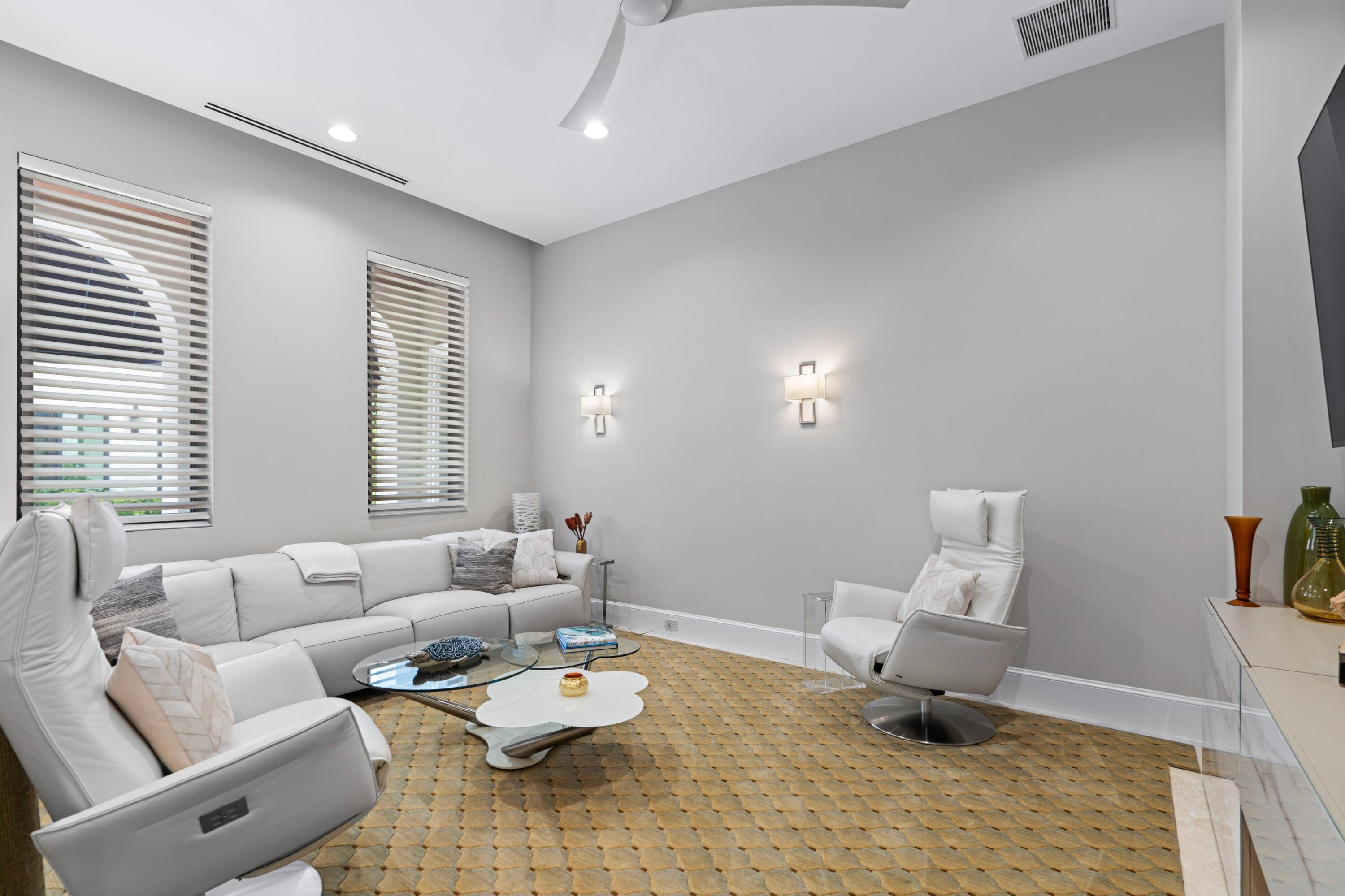 MIZNER LAKE ESTATES - Residential