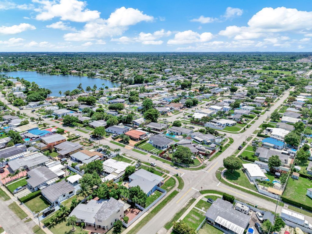 Photo of 4040 SW 108th Avenue, Miami, FL 33165 (MLS # B26004965)