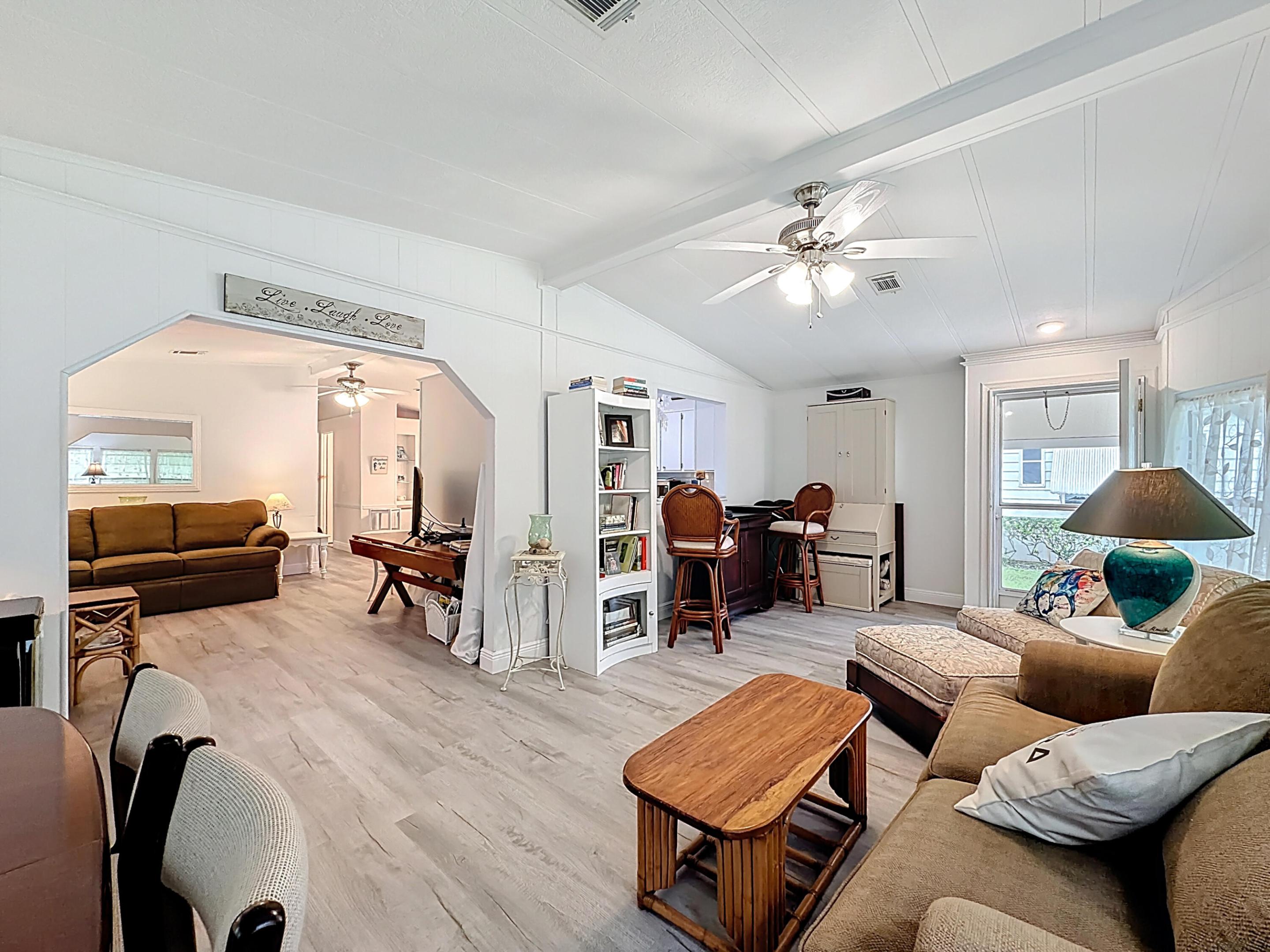 7335 SE Independence Avenue, Hobe Sound, FL, 33455/$272,000 4 7335 SE Independence Avenue