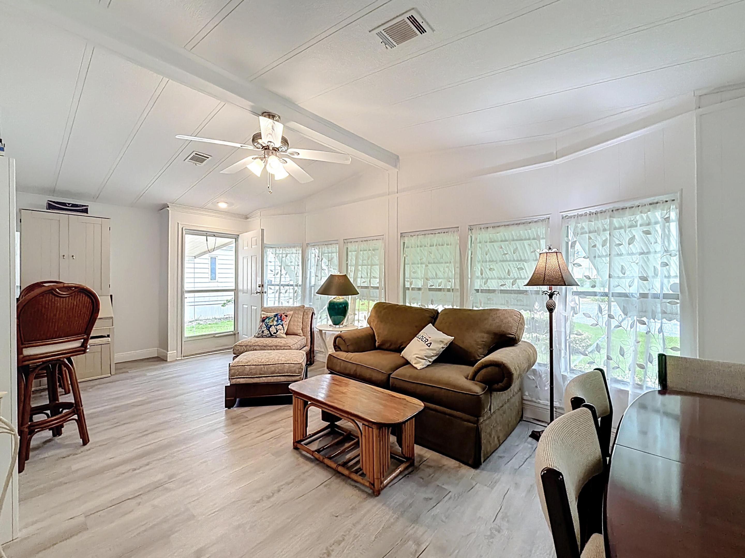 7335 SE Independence Avenue, Hobe Sound, FL, 33455/$272,000 2 7335 SE Independence Avenue