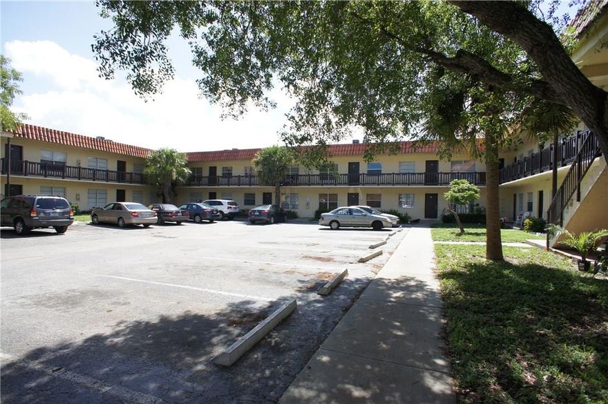 Nice and sunny, open floor, updated 2/1 in Deerfield Palms Condo . Tile and laminated floors. Nice kitchen. All appliances in working condition.Must see.