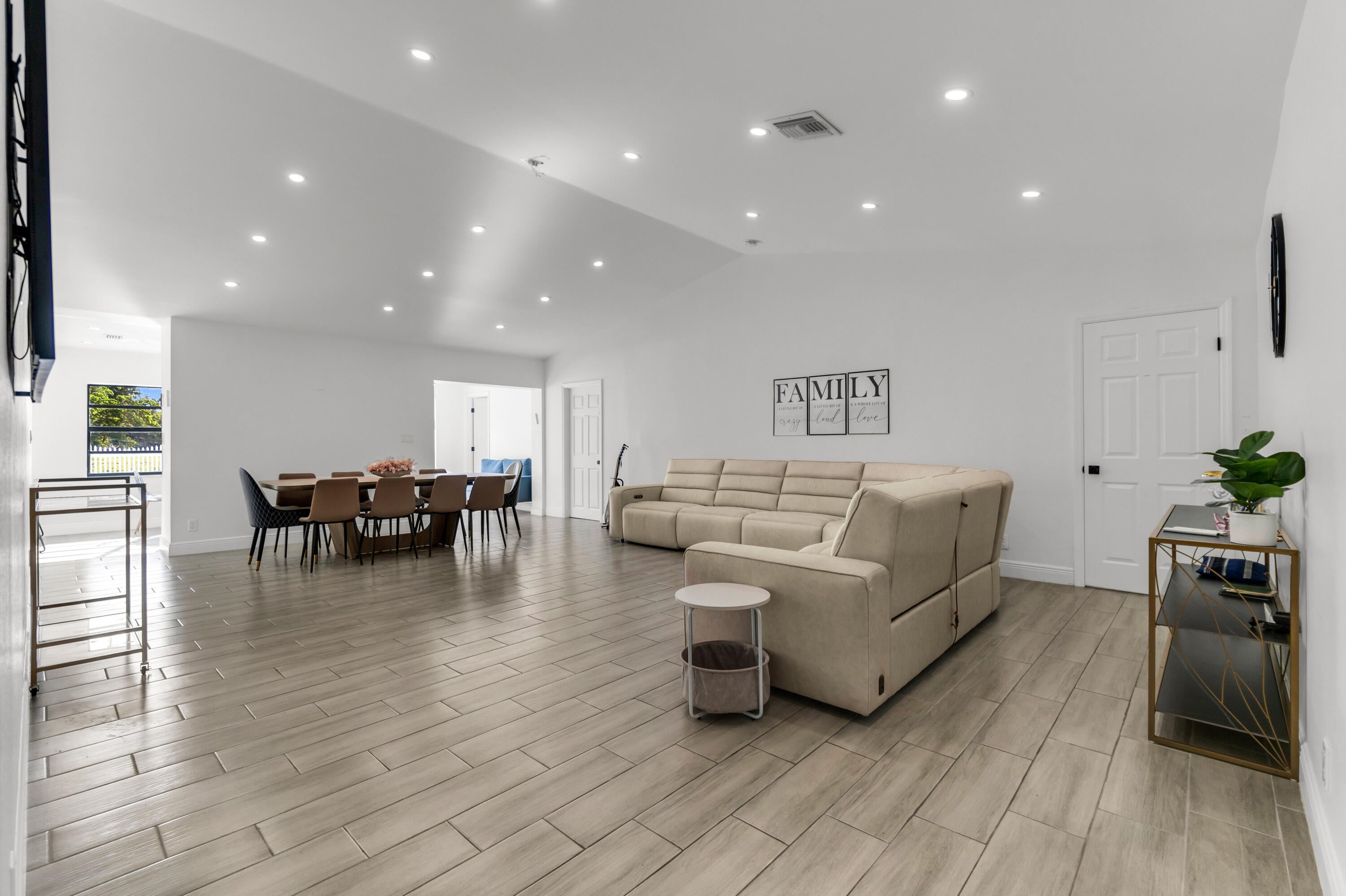 10131 Camelback Lane