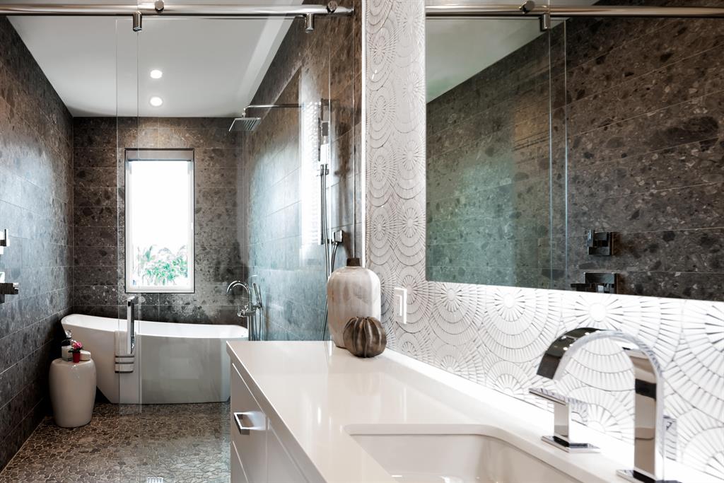 LAKE ROGERS ISLE UNIT E - Residential