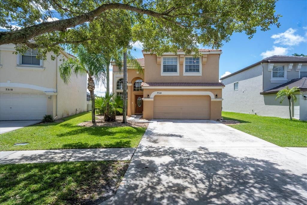 Photo of 7514 Oak Grove Circle Cir, Lake Worth Beach, FL 33467 (MLS # R10817617)