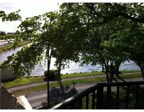3590 Blue Lake Dr Unit 301, Pompano Beach, FL MLS: F10499063