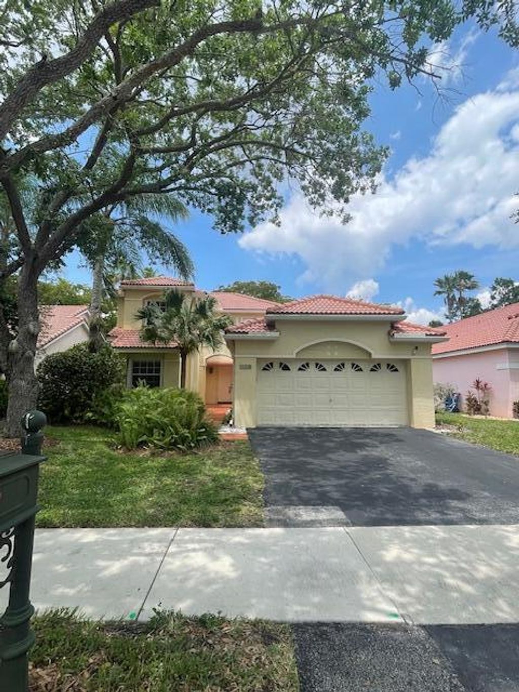Photo of 1328 Bayview Circle, Weston, FL 33326 (MLS # B26023741)