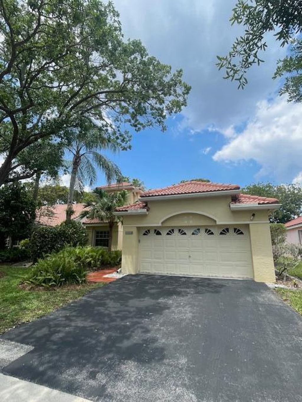 Photo of 1328 Bayview Circle, Weston, FL 33326 (MLS # B26023741)