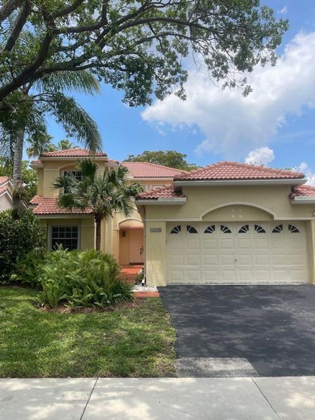 Photo of 1328 Bayview Circle, Weston, FL 33326 (MLS # B26023741)