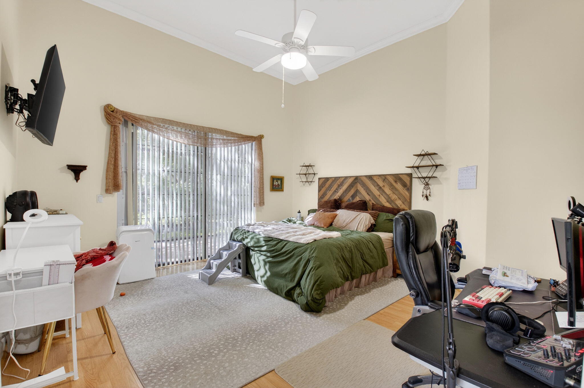 VILLAS OF PINETREE - Residential