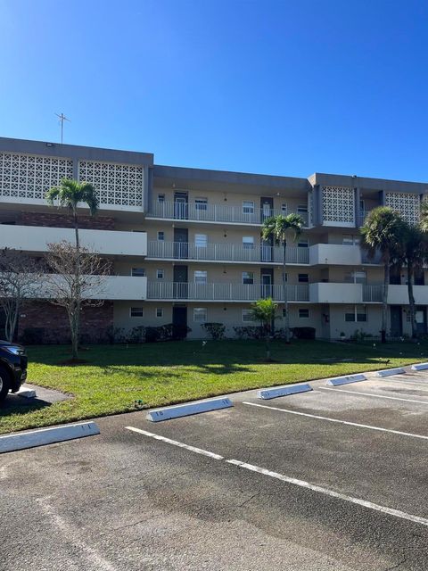 A home in Lauderdale Lakes