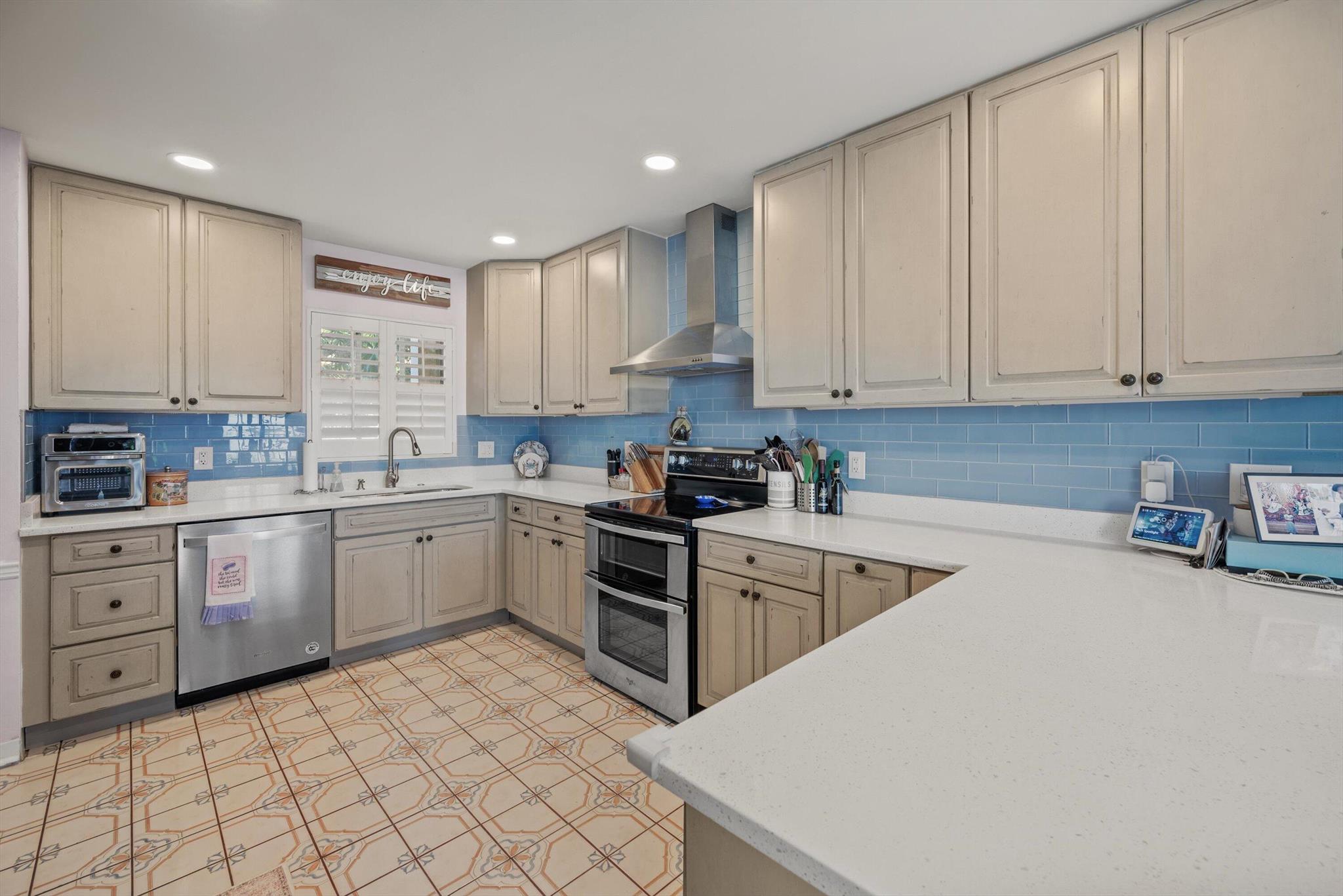 LA BONNE VIE COND DECL IN - Residential