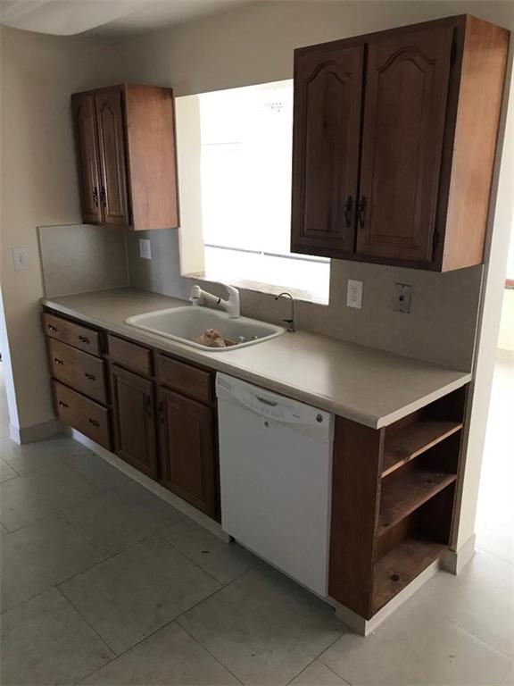 Lauderdale West 3 Sec 83- - Residential