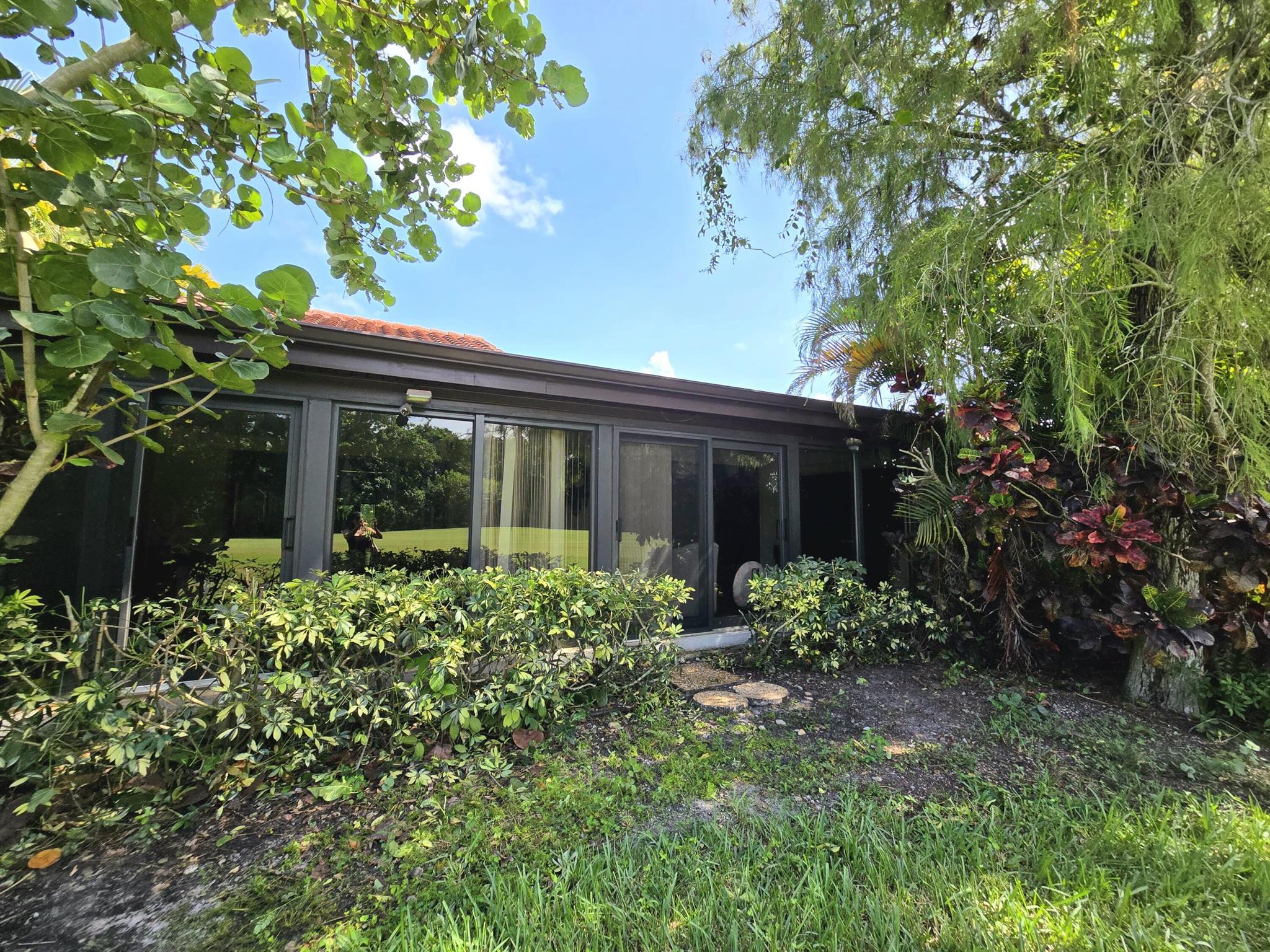 9207 Pecky Cypress Lane 9b