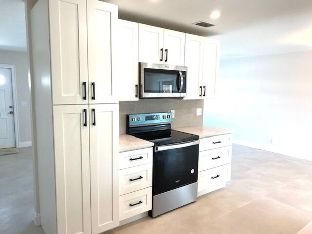 Photo of 1900 SW 14th Avenue, Boynton Beach, FL 33426 (MLS # R11025394)