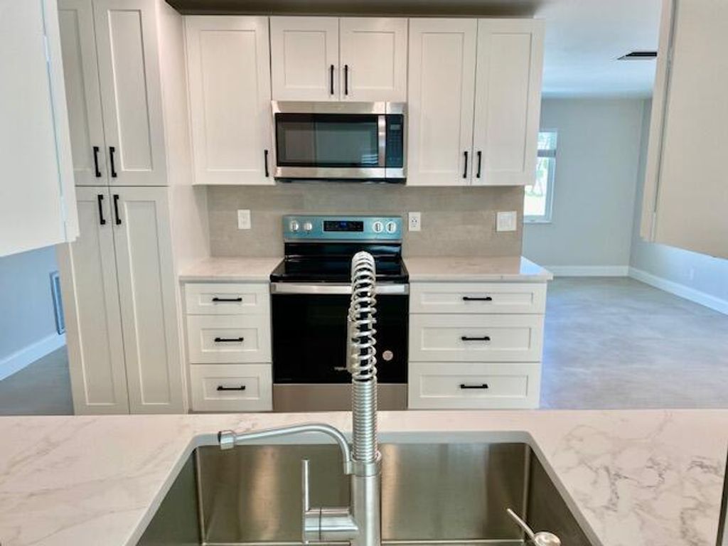 Photo of 1900 SW 14th Avenue, Boynton Beach, FL 33426 (MLS # R11025394)