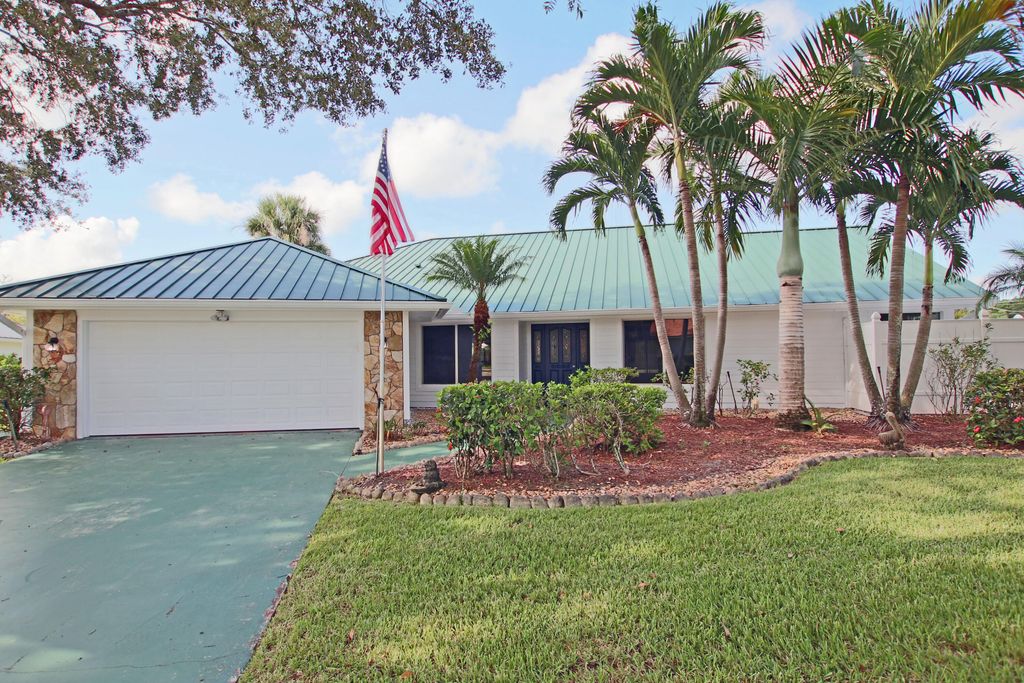 Photo of 6944 Misty Lake Way, Jupiter, FL 33458 (MLS # B26017195)