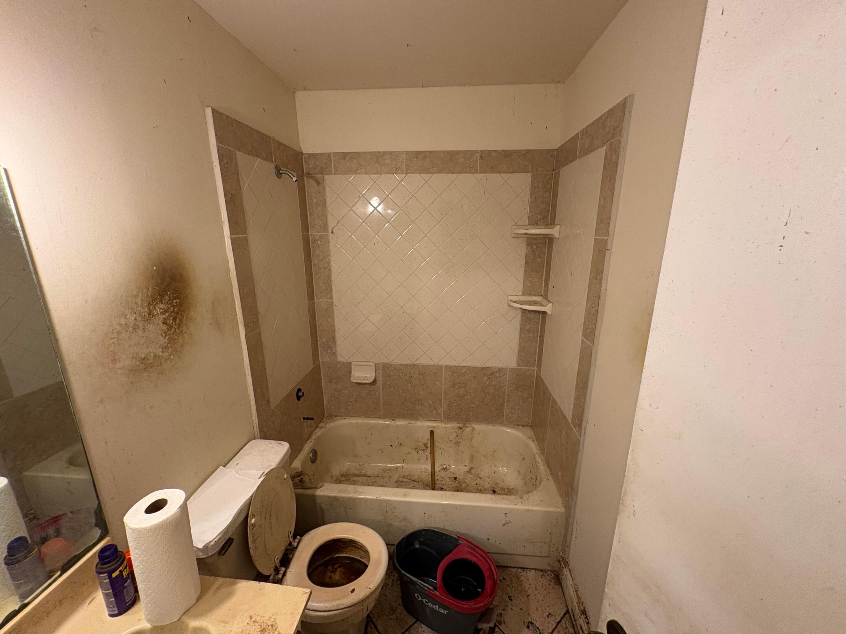 LAKEWOOD ON THE GREEN SEC 2 - Residential