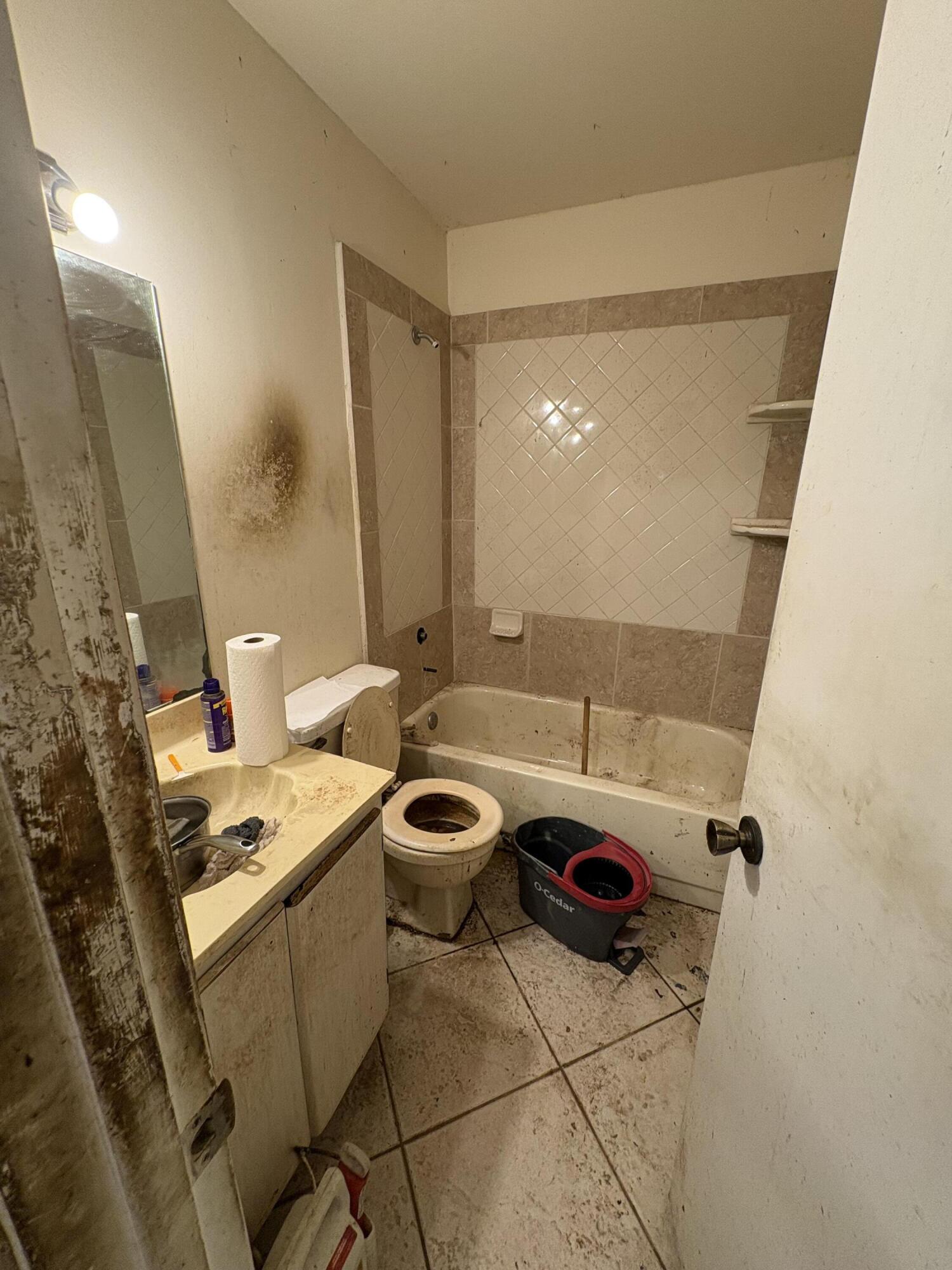 LAKEWOOD ON THE GREEN SEC 2 - Residential