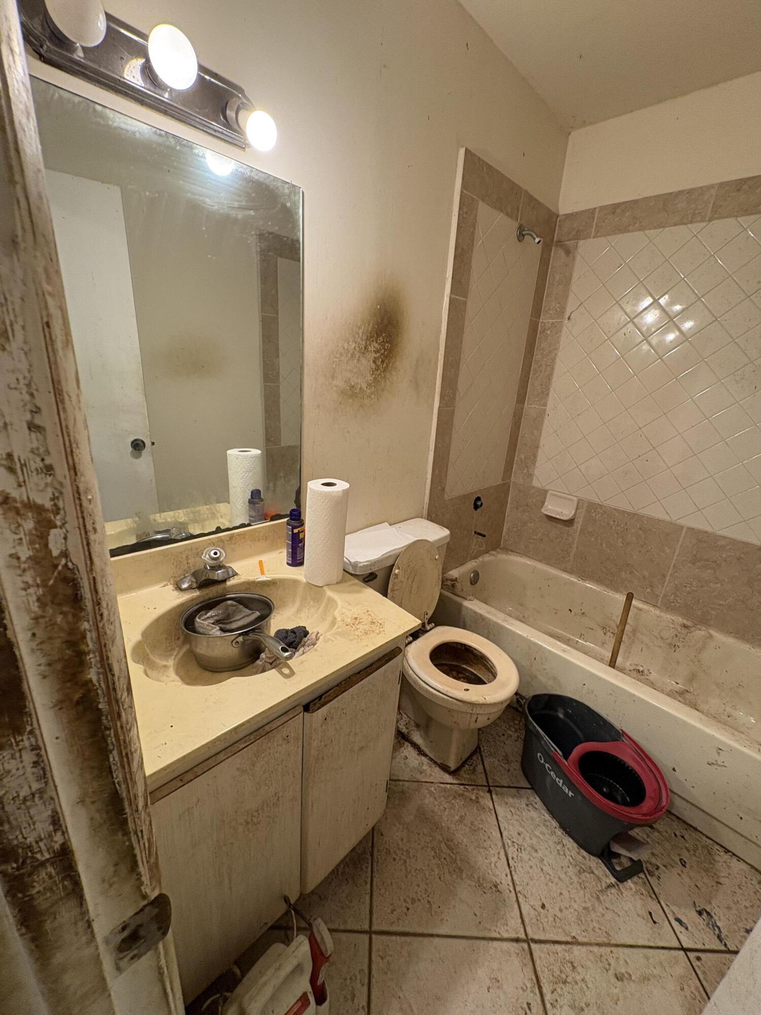 LAKEWOOD ON THE GREEN SEC 2 - Residential