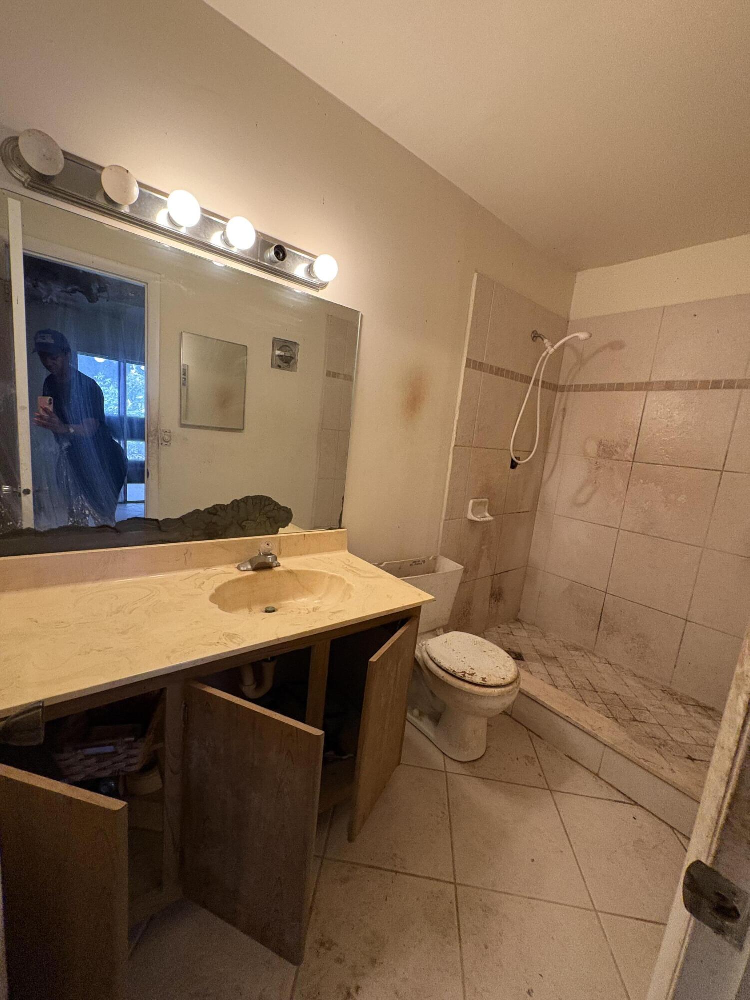 LAKEWOOD ON THE GREEN SEC 2 - Residential