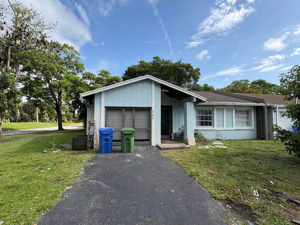 Photo of 5586 N Lakewood Cir Circle E #A, Margate, FL 33063 (MLS # B26018897)