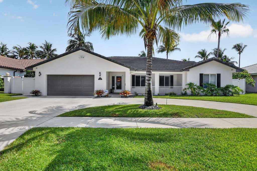 Photo of 631 SW 17th Street, Boca Raton, FL 33486 (MLS # B26043978)