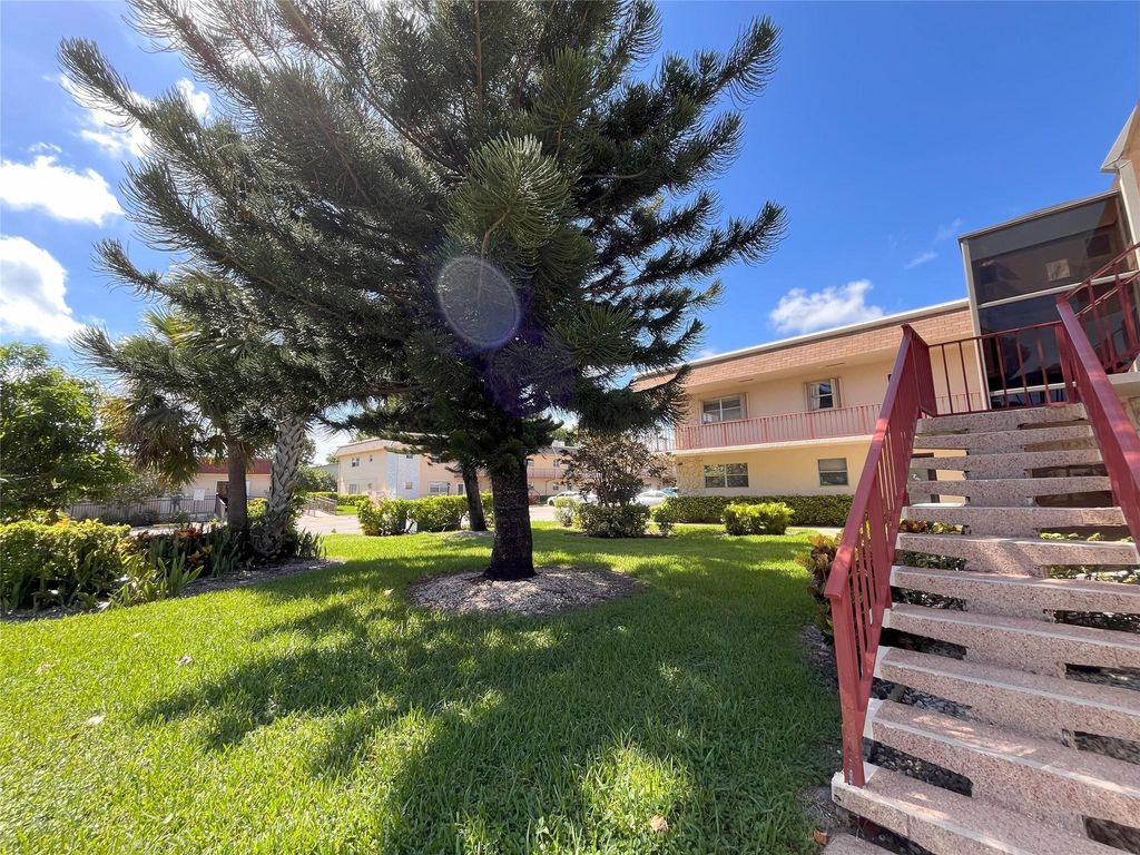 Photo of 212 Oxford 400 #212, West Palm Beach, FL 33417 (MLS # F10541648)